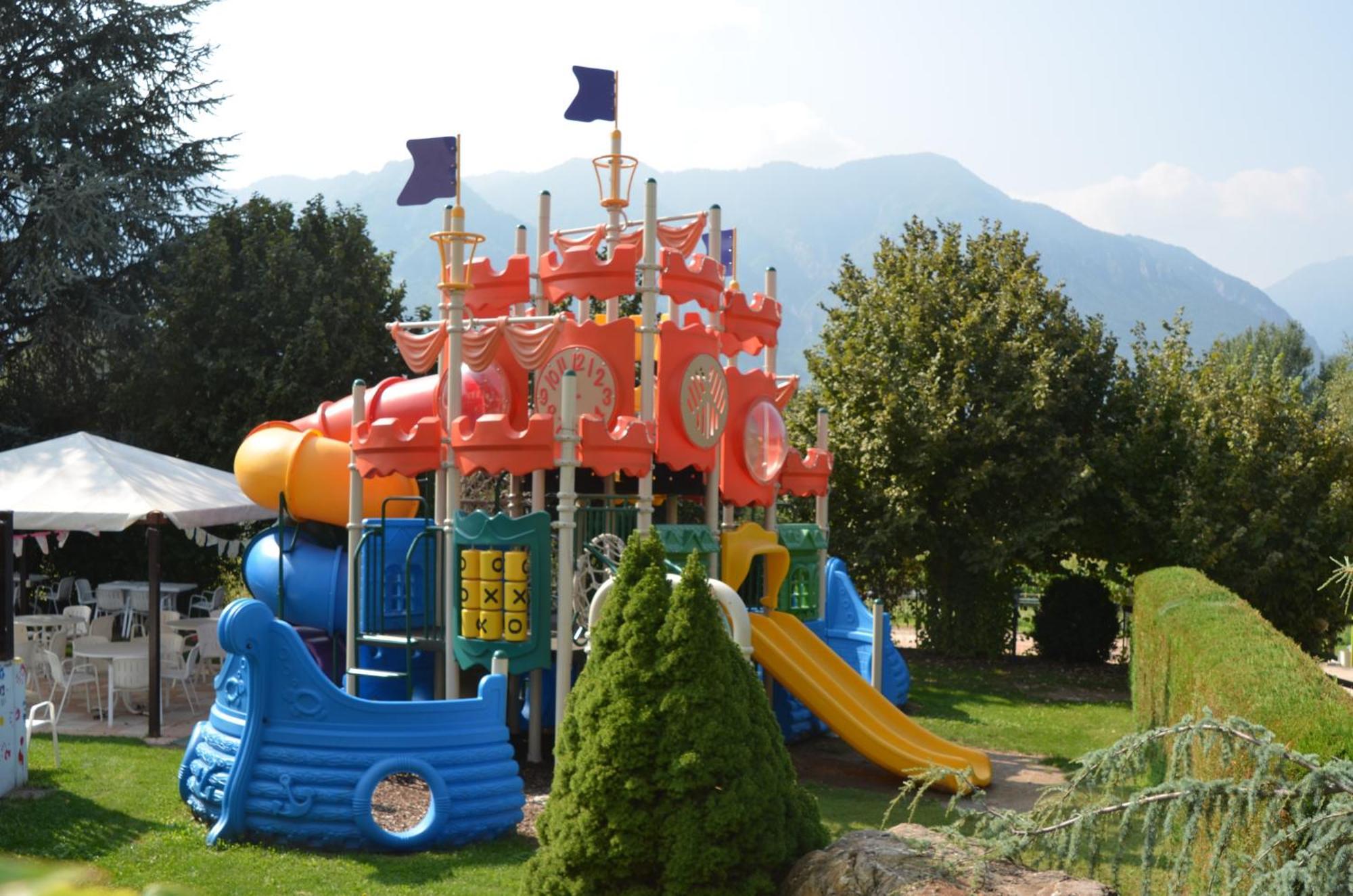 Family Hotel Primavera Levico Terme Exterior foto